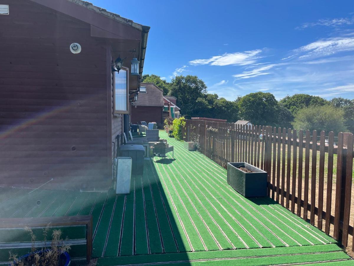 Oak Valley Lodges & Camping Pett Exterior foto